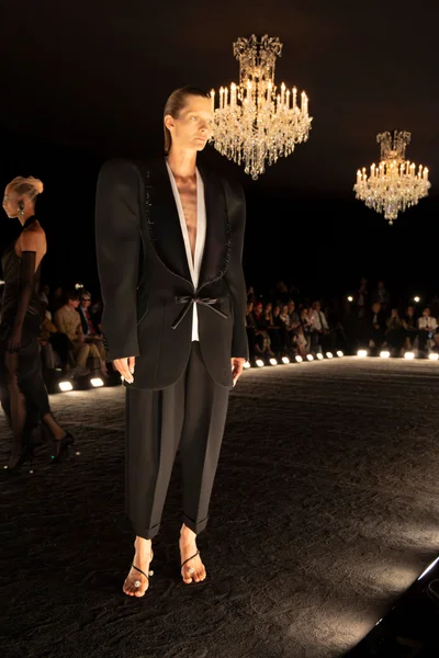 Look 11